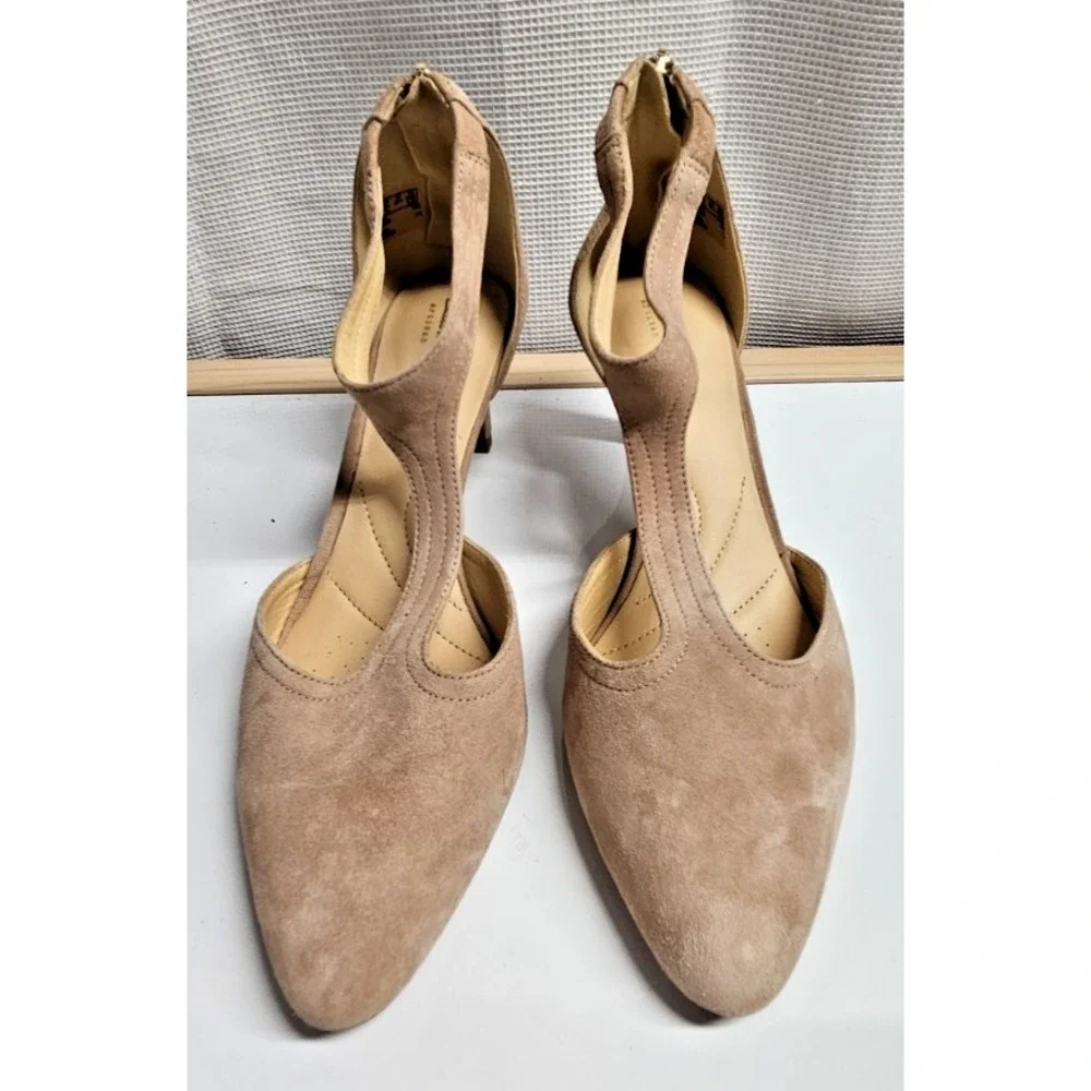 Clarks Artisan women Calla Lily‎ suede pumps heel zipper beige Sz 8.5M
